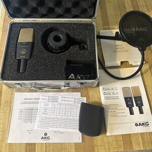 AKG C414 XLII Multi-Pattern Condenser Microphone - Complete Kit (UD5030277)